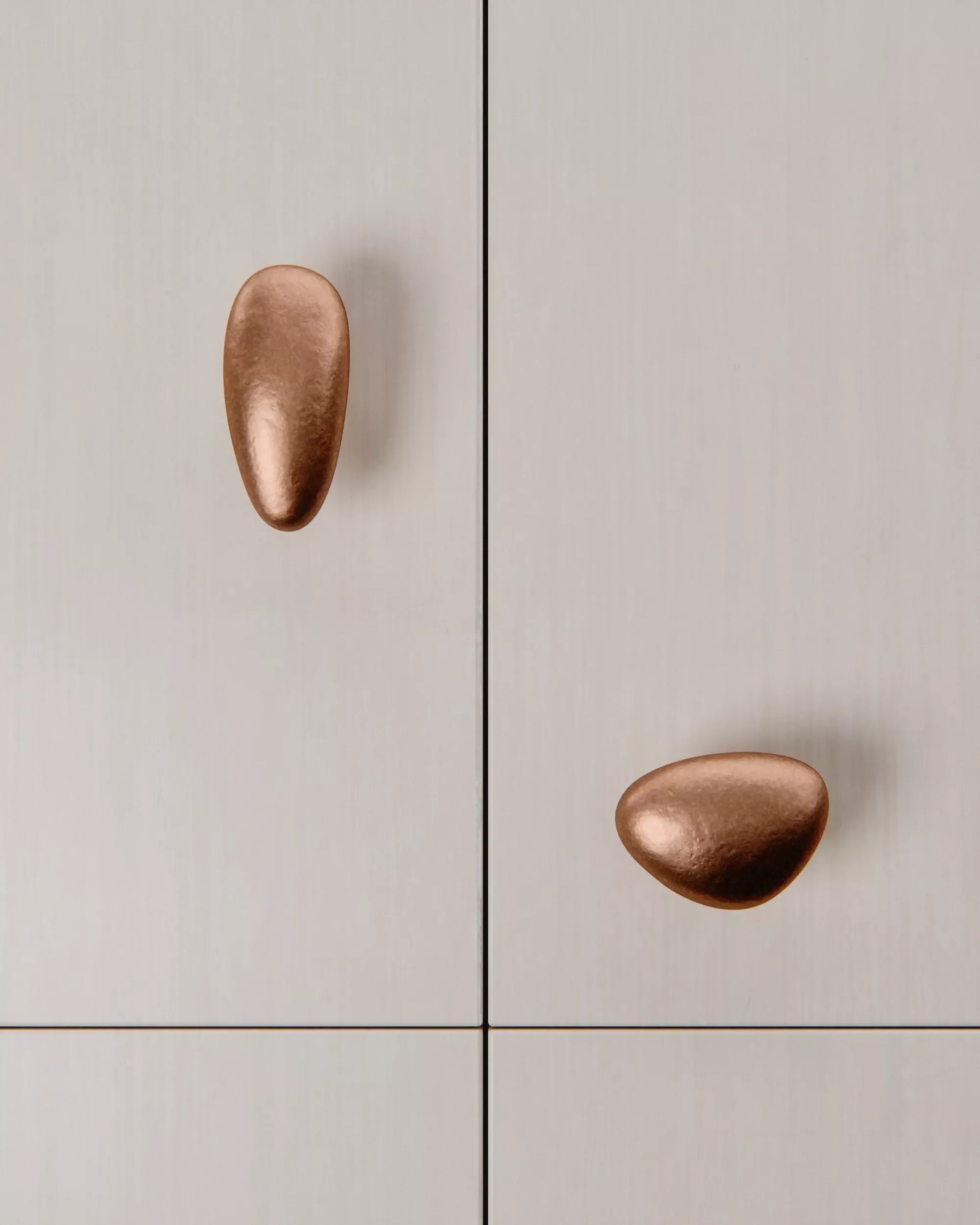 MOMI KNOB/HOOK SHORT BY MAHA ALAVI