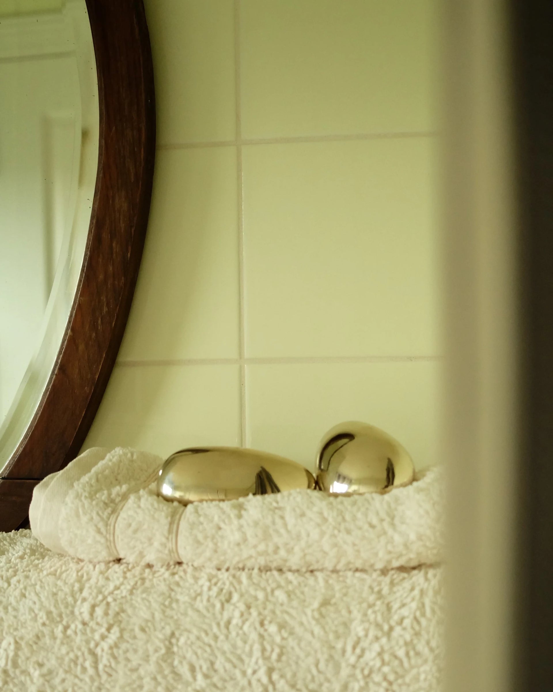 MOMI KNOB/HOOK SHORT BY MAHA ALAVI