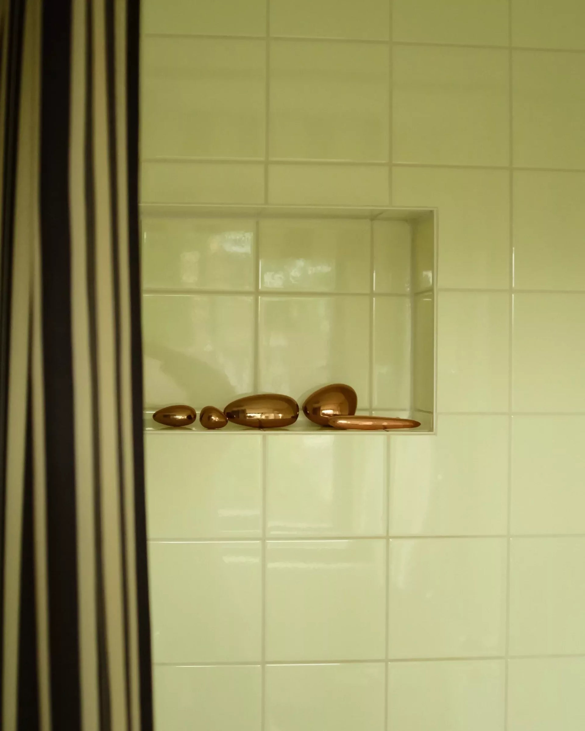 MOMI KNOB/HOOK SHORT BY MAHA ALAVI