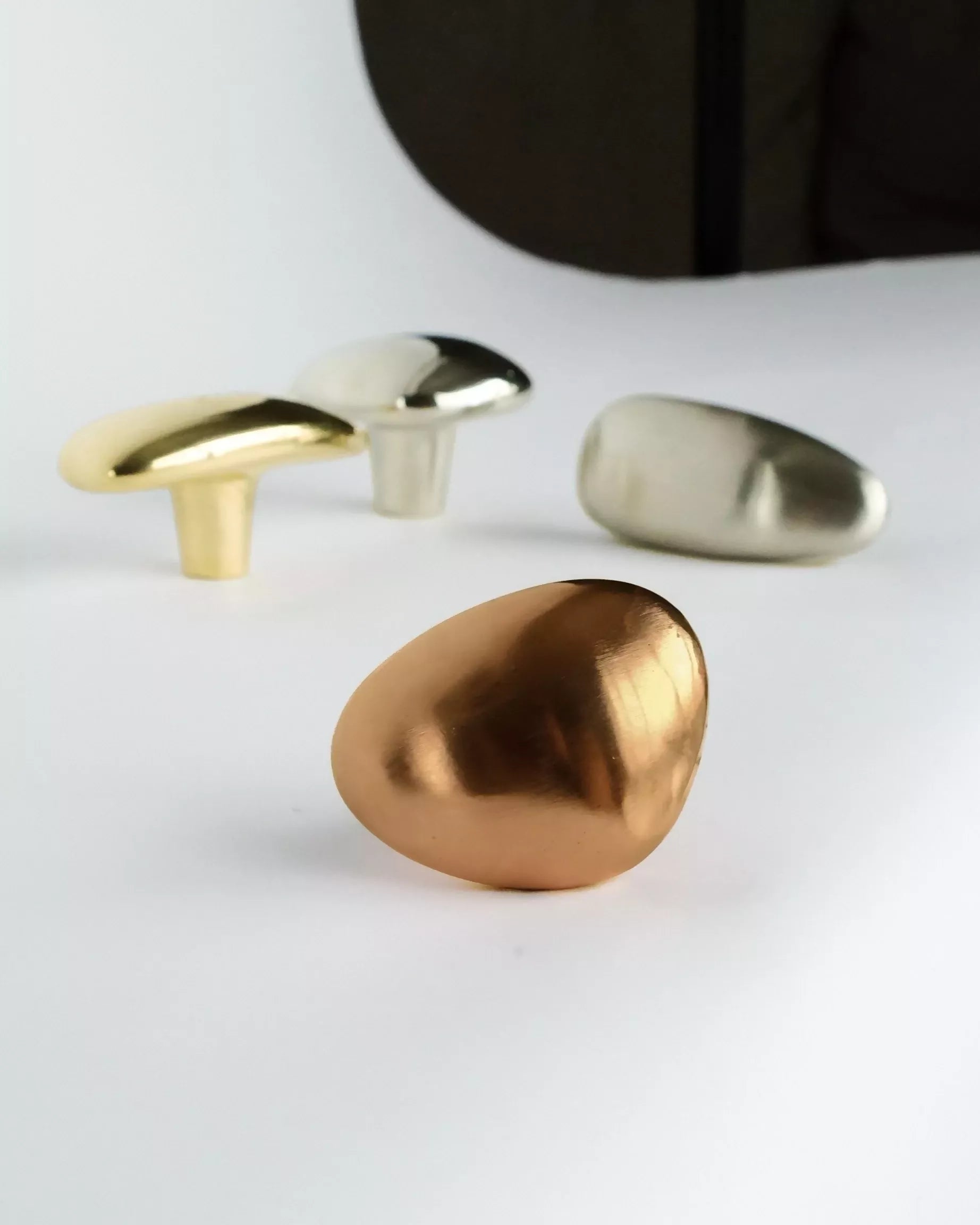 MOMI KNOB/HOOK SHORT BY MAHA ALAVI