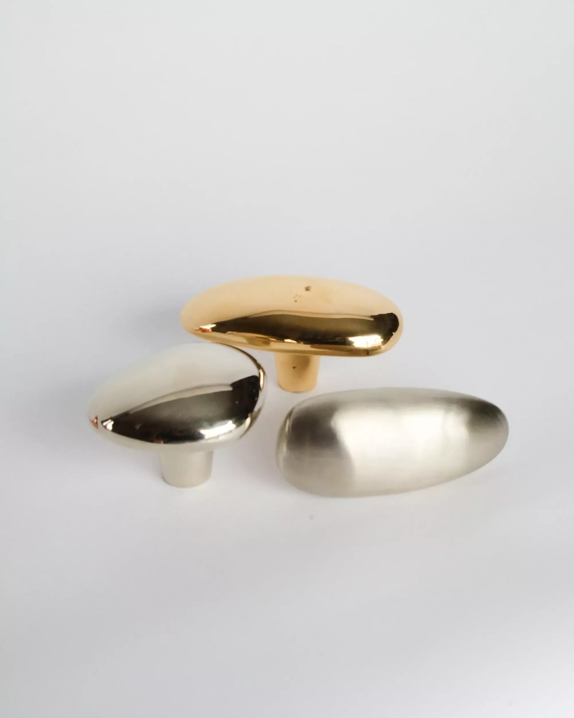 MOMI KNOB/HOOK SHORT BY MAHA ALAVI