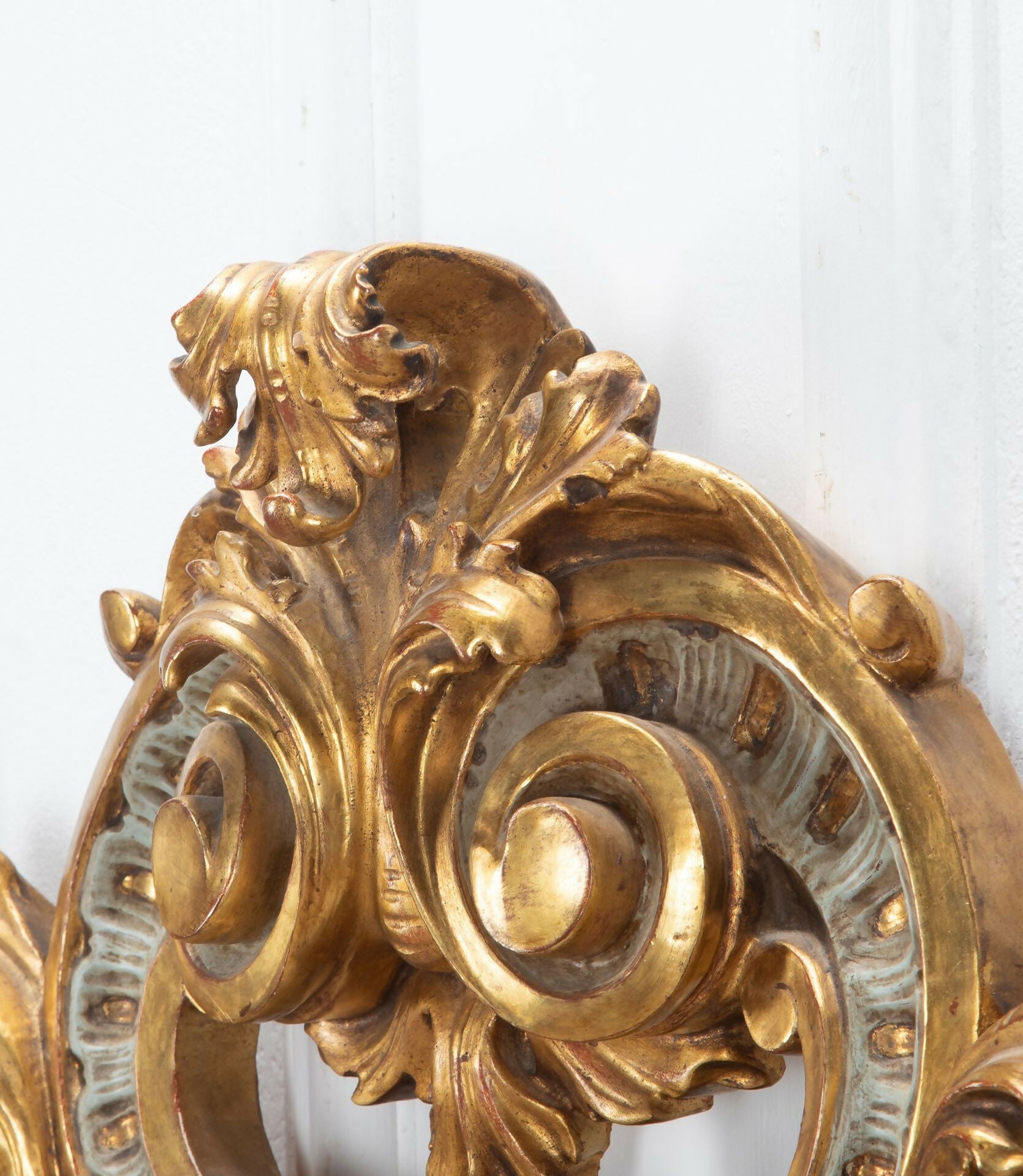 LARGE 20TH CENTURY ITALIAN CARVED GILTWOOD VENETIAN HEADBOARD