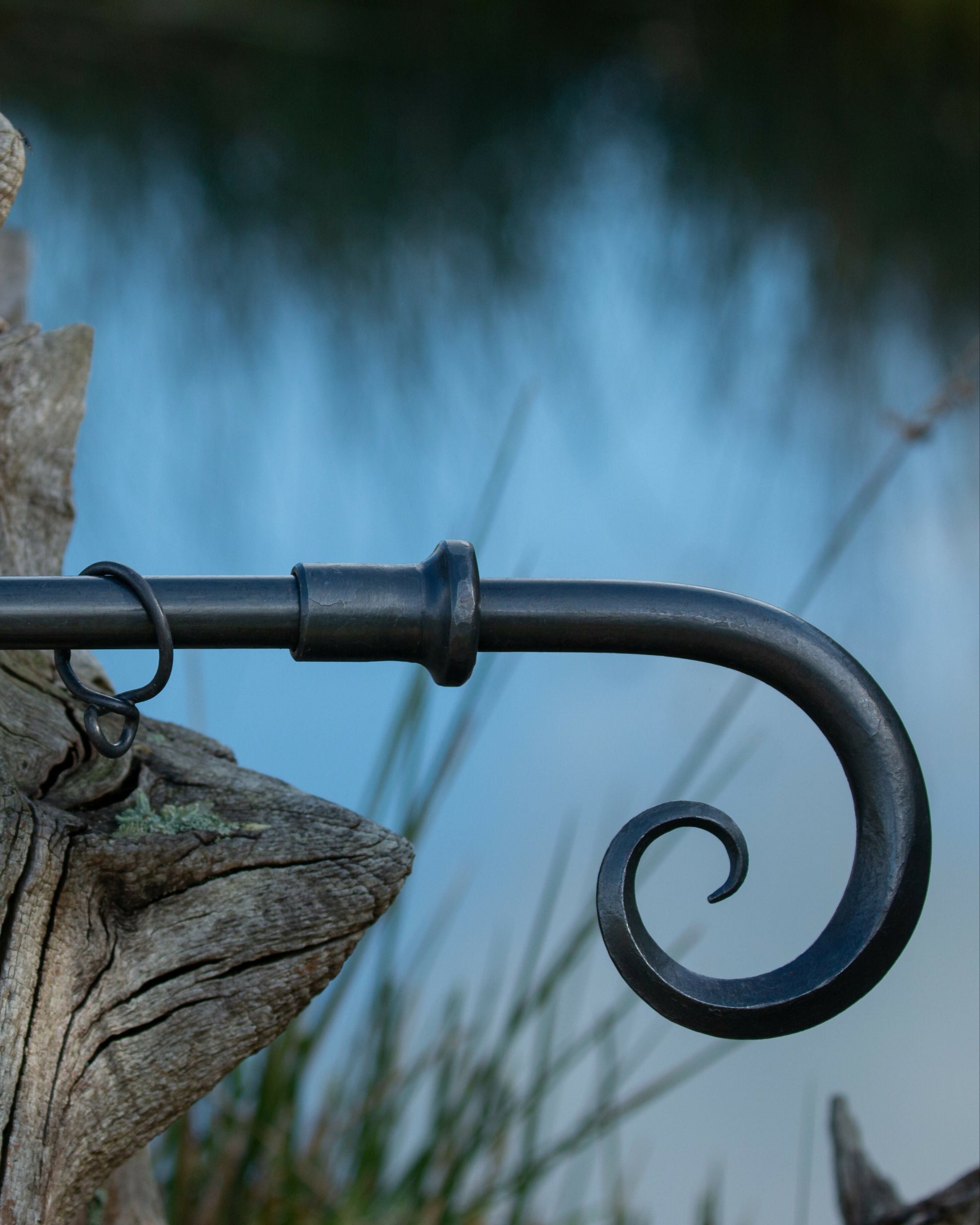 Square edged scroll finial with pole & rings