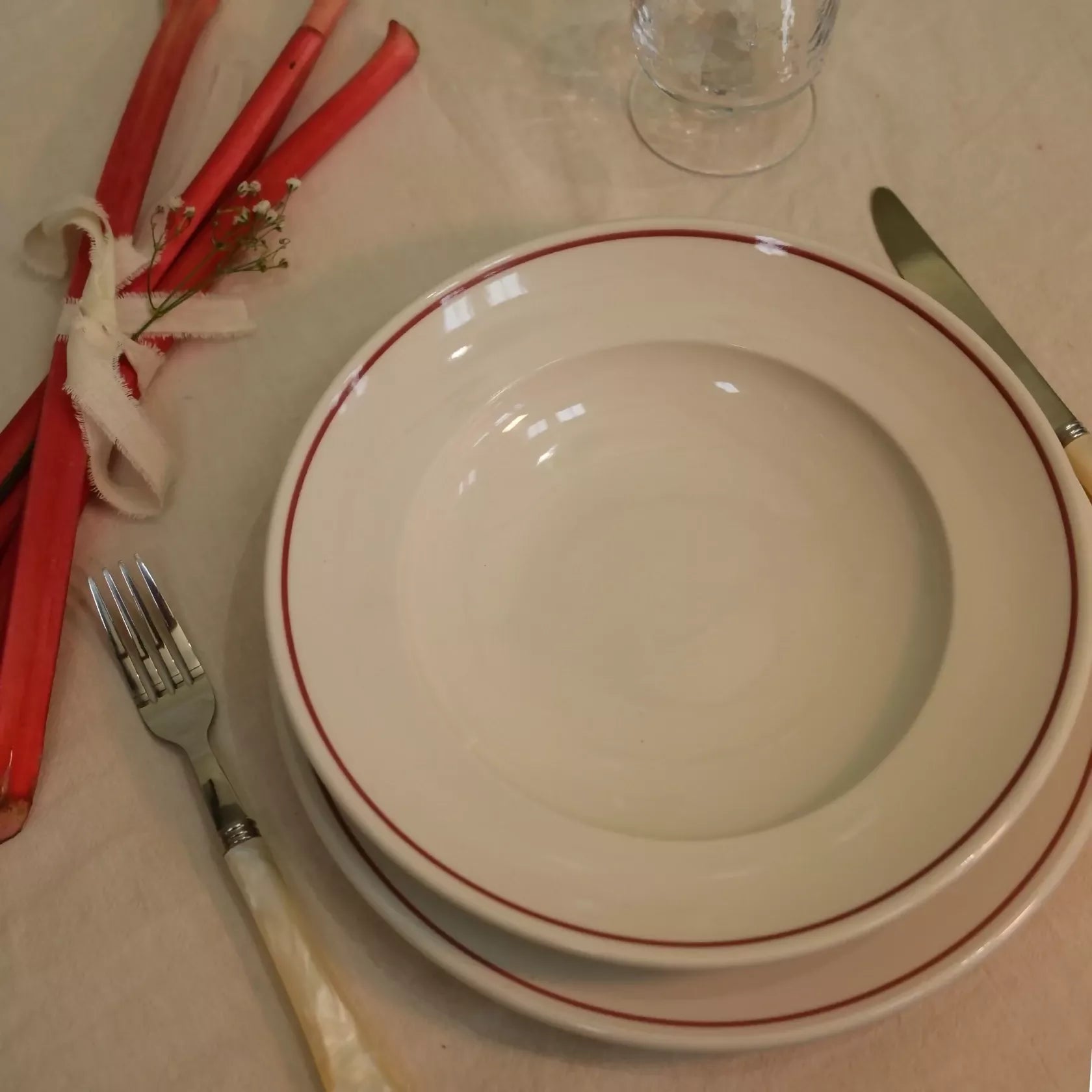 LARGE DINNER PLATE RHUBARB LINE, CLASSICAL PORCELAIN BY JOHN JULIAN
