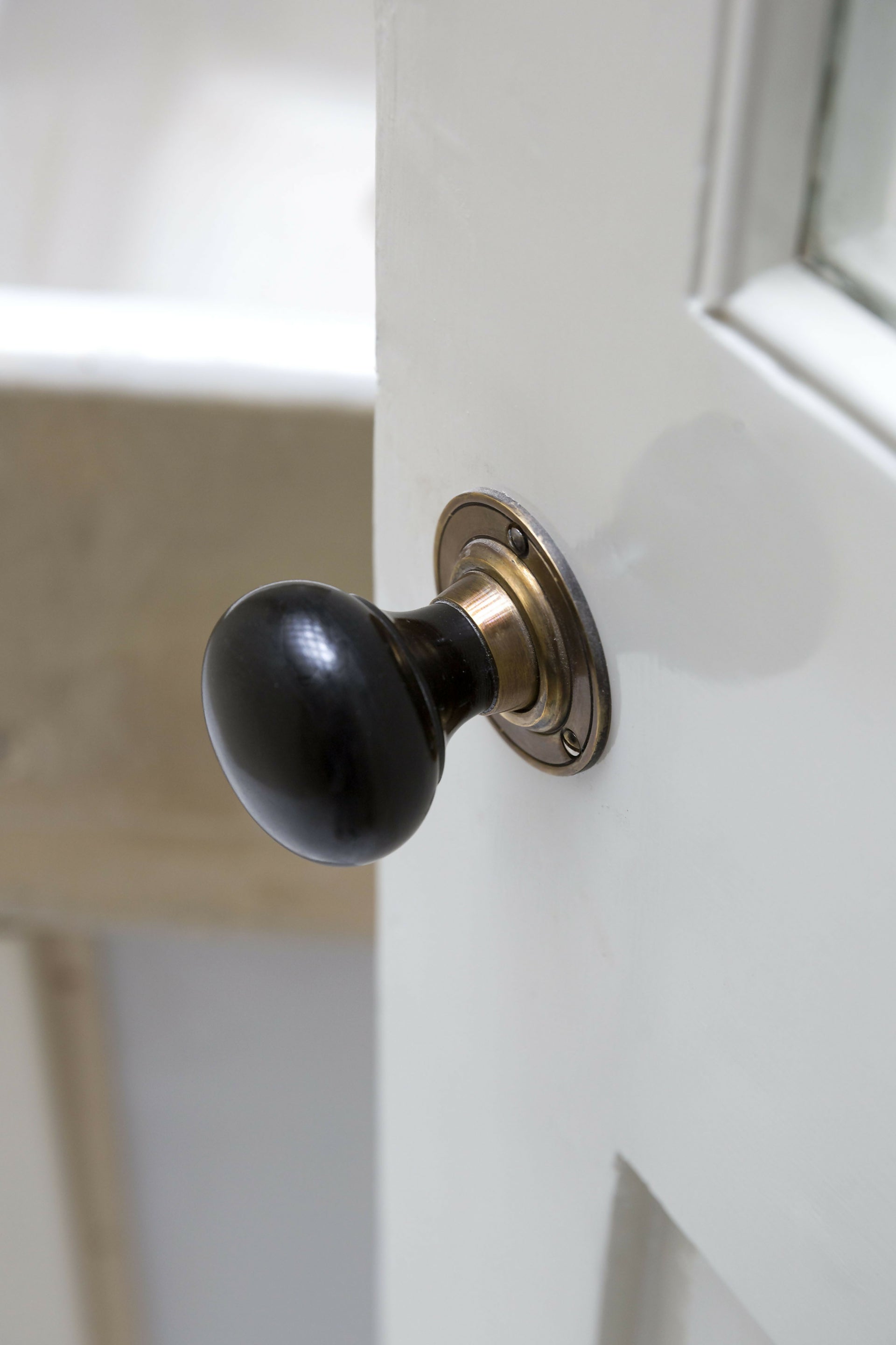 Howe-Ebony-Door-Knob-3