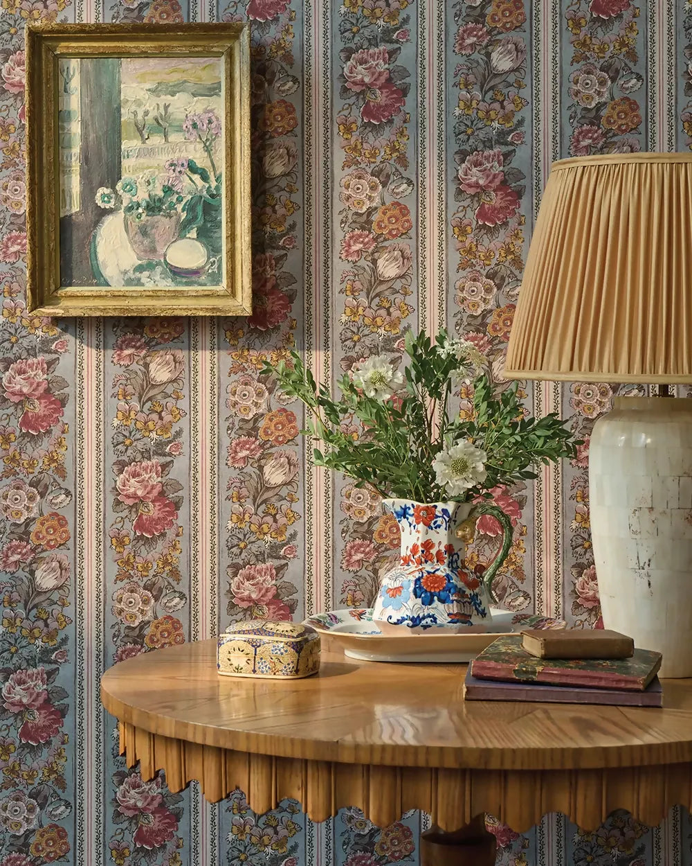GERTRUDE DOVE WALLPAPER BY THE KENSINGTON PAPERIE
