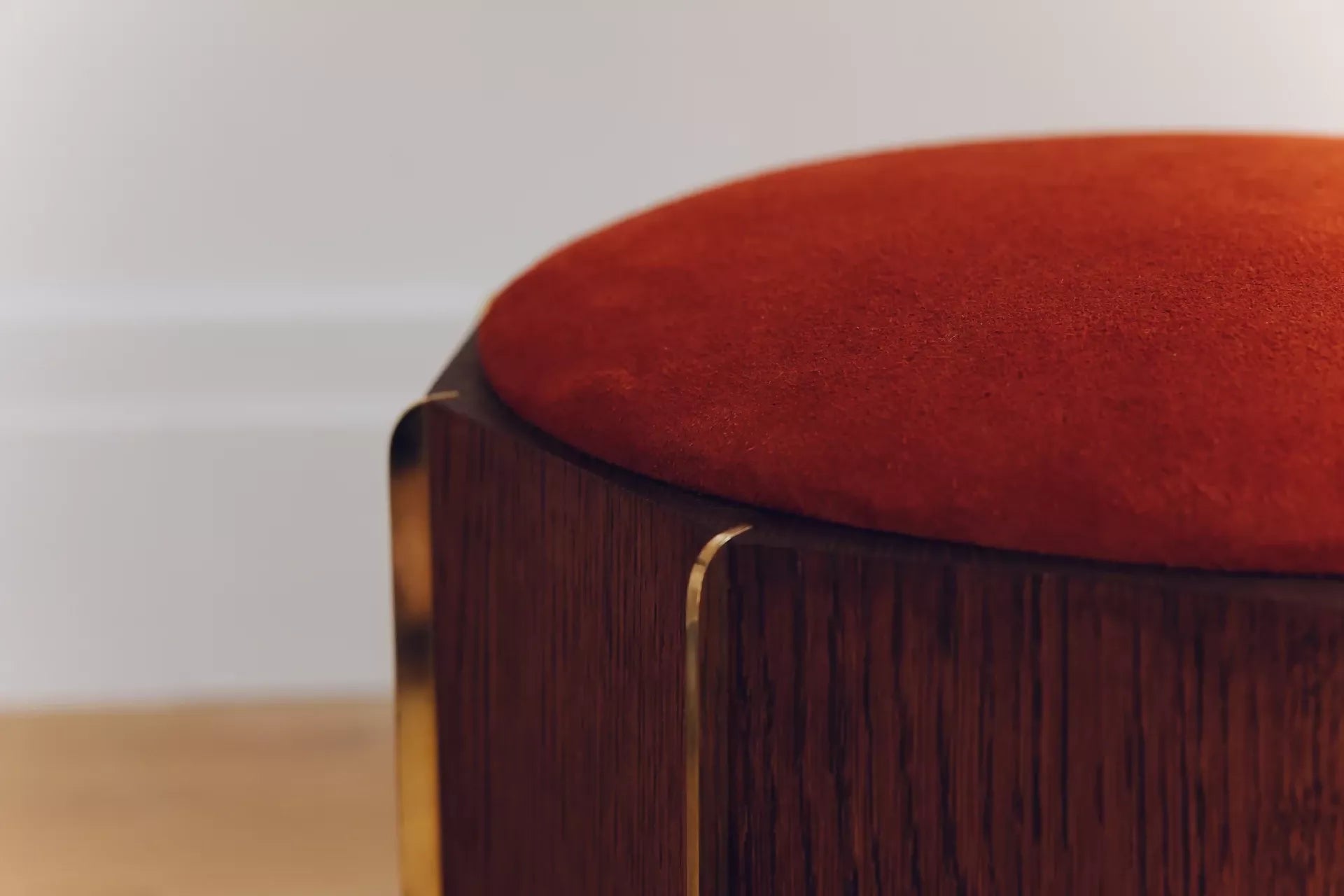 (NEW) SPLINE FOOTSTOOL (480) BY GALVIN BROTHERS