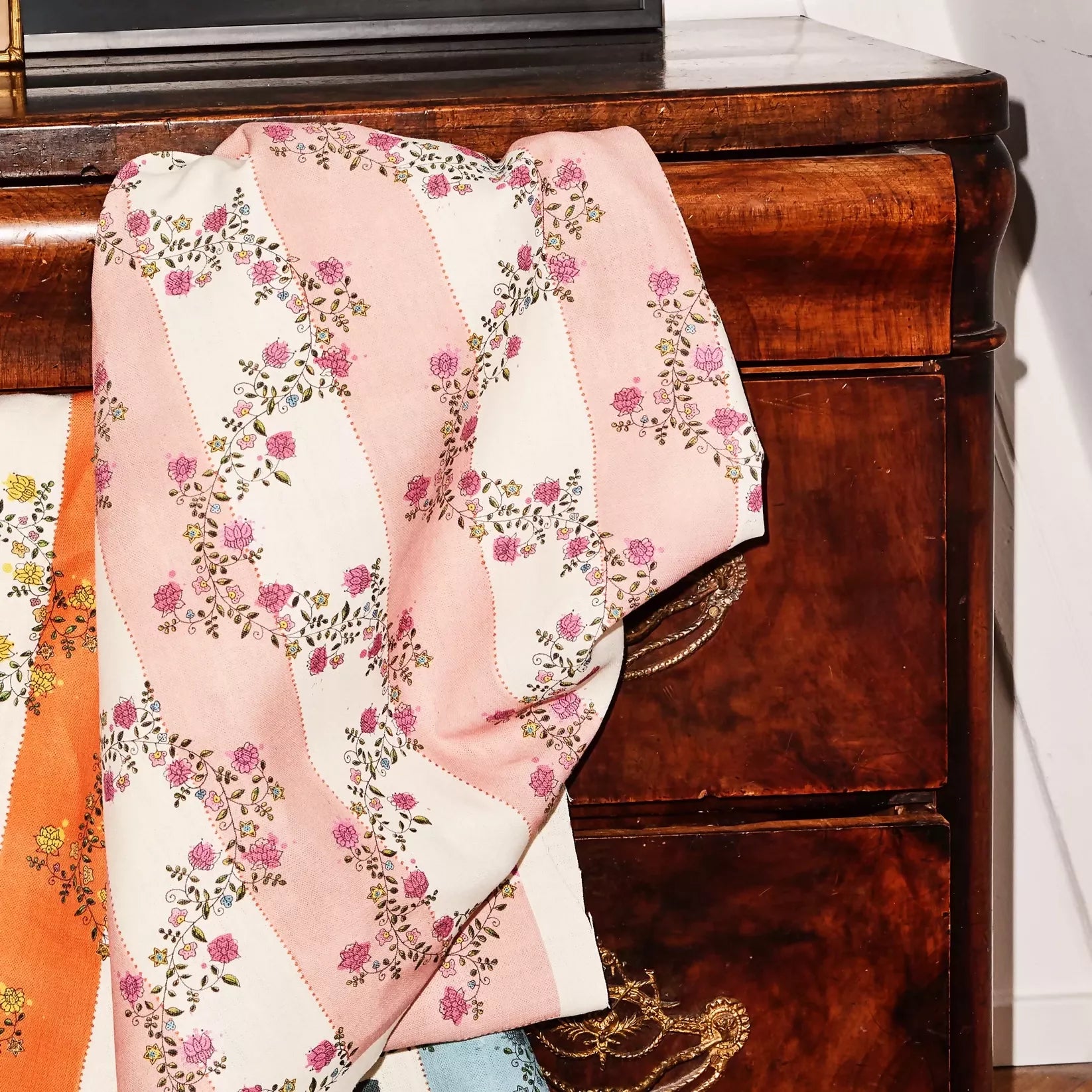 VINE DOTS IN FUCHSIA BLAZE BY FRANQUEMONT