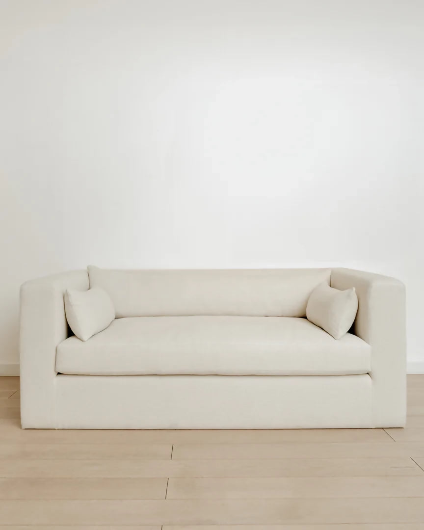 THE COURTNELL SOFA BY COLLECTION SEVEN