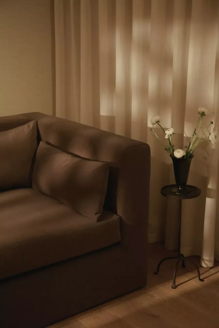 THE COURTNELL SOFA BY COLLECTION SEVEN