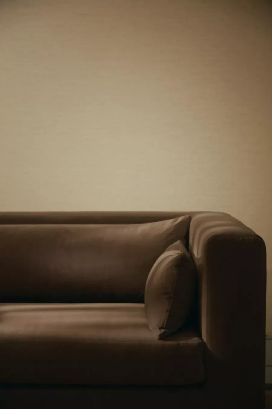 THE COURTNELL SOFA BY COLLECTION SEVEN