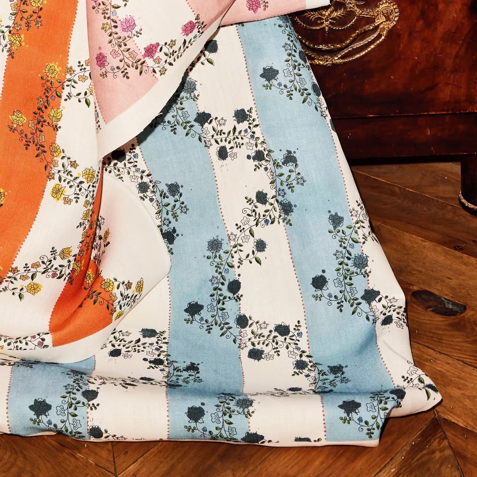 VINE DOTS IN DUSTY BLUE BY FRANQUEMONT