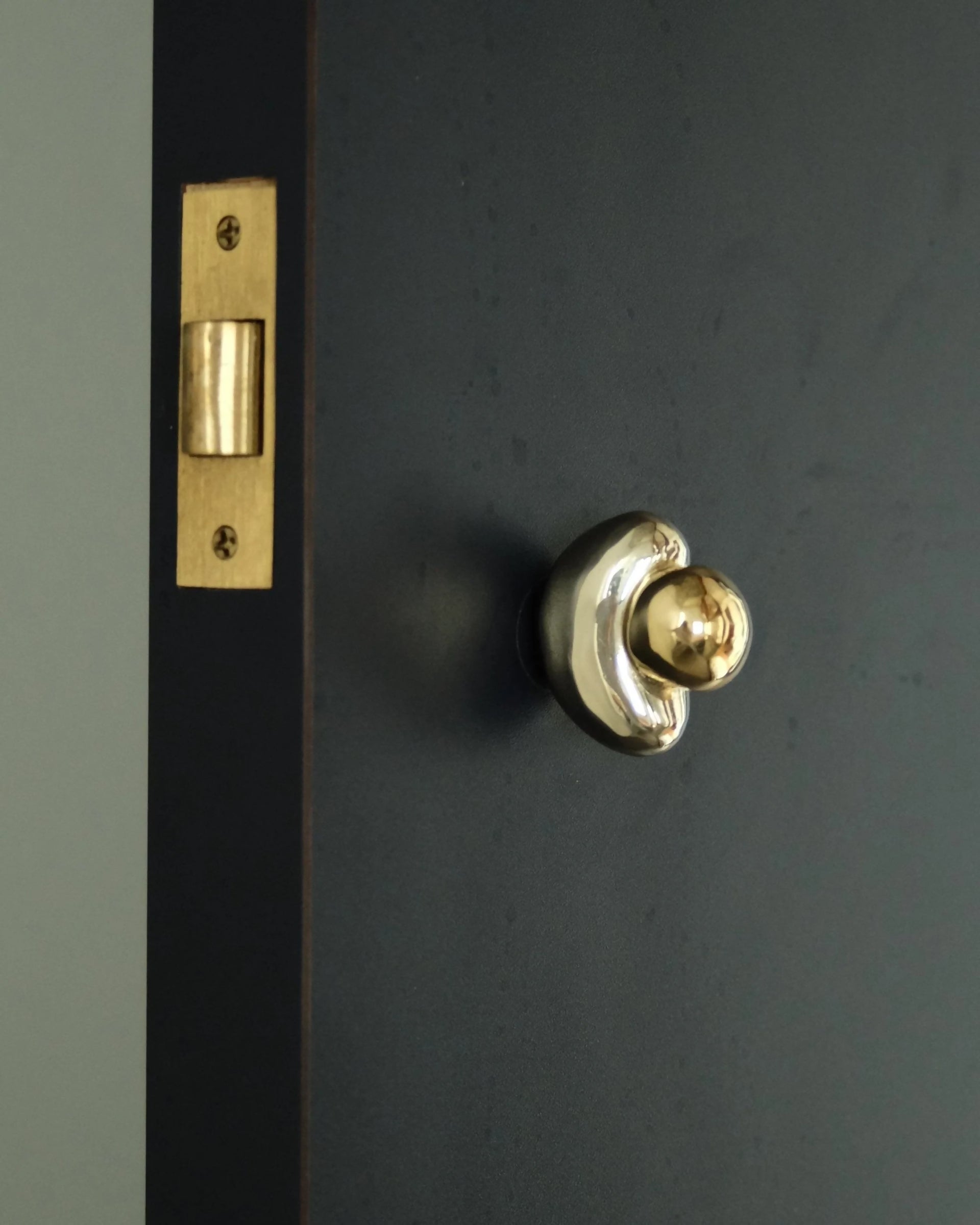 BEAN KNOB BY MAHA ALAVI