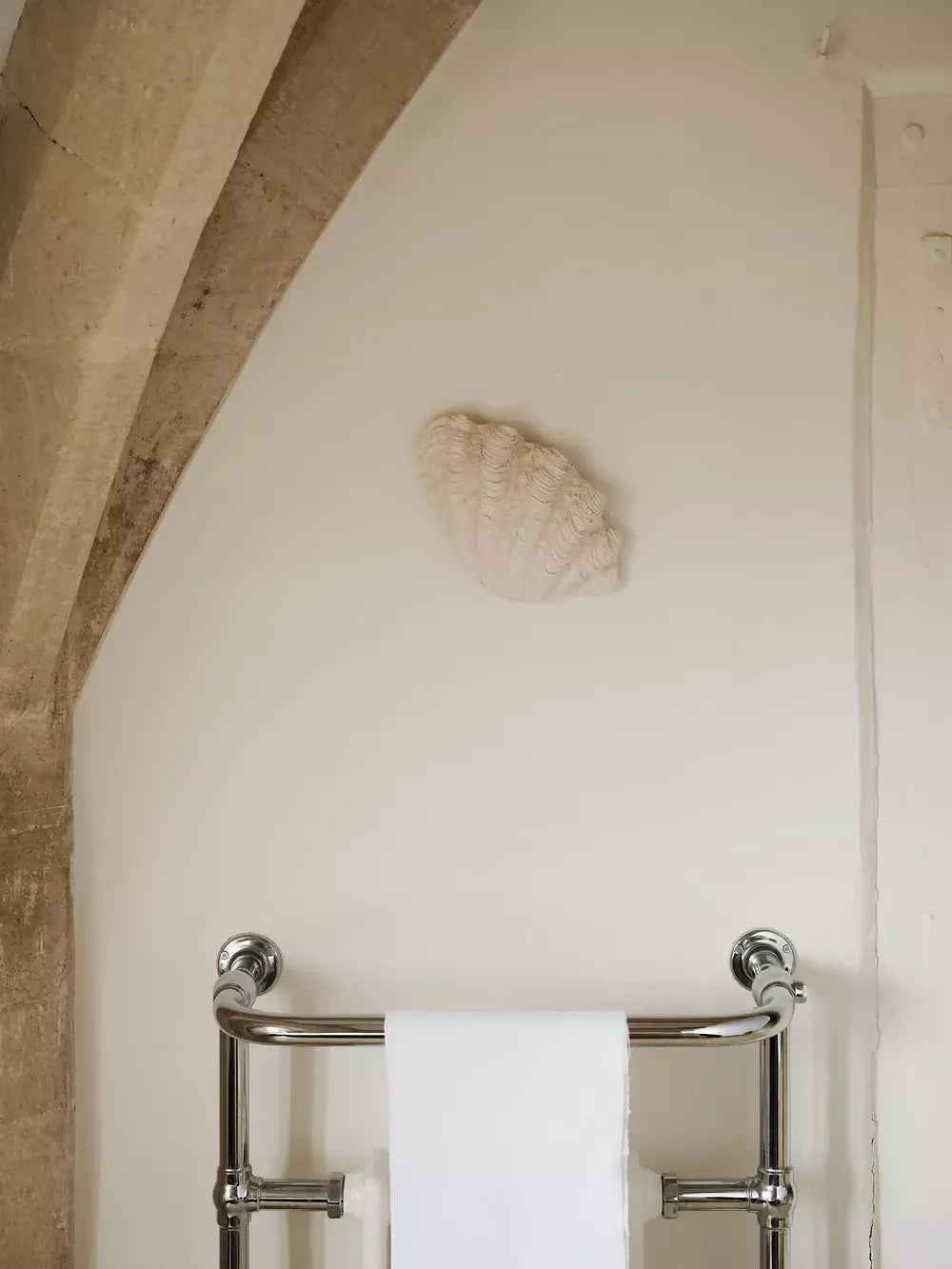 CLAM SHELL WALL LIGHT BY JESS WHEELER