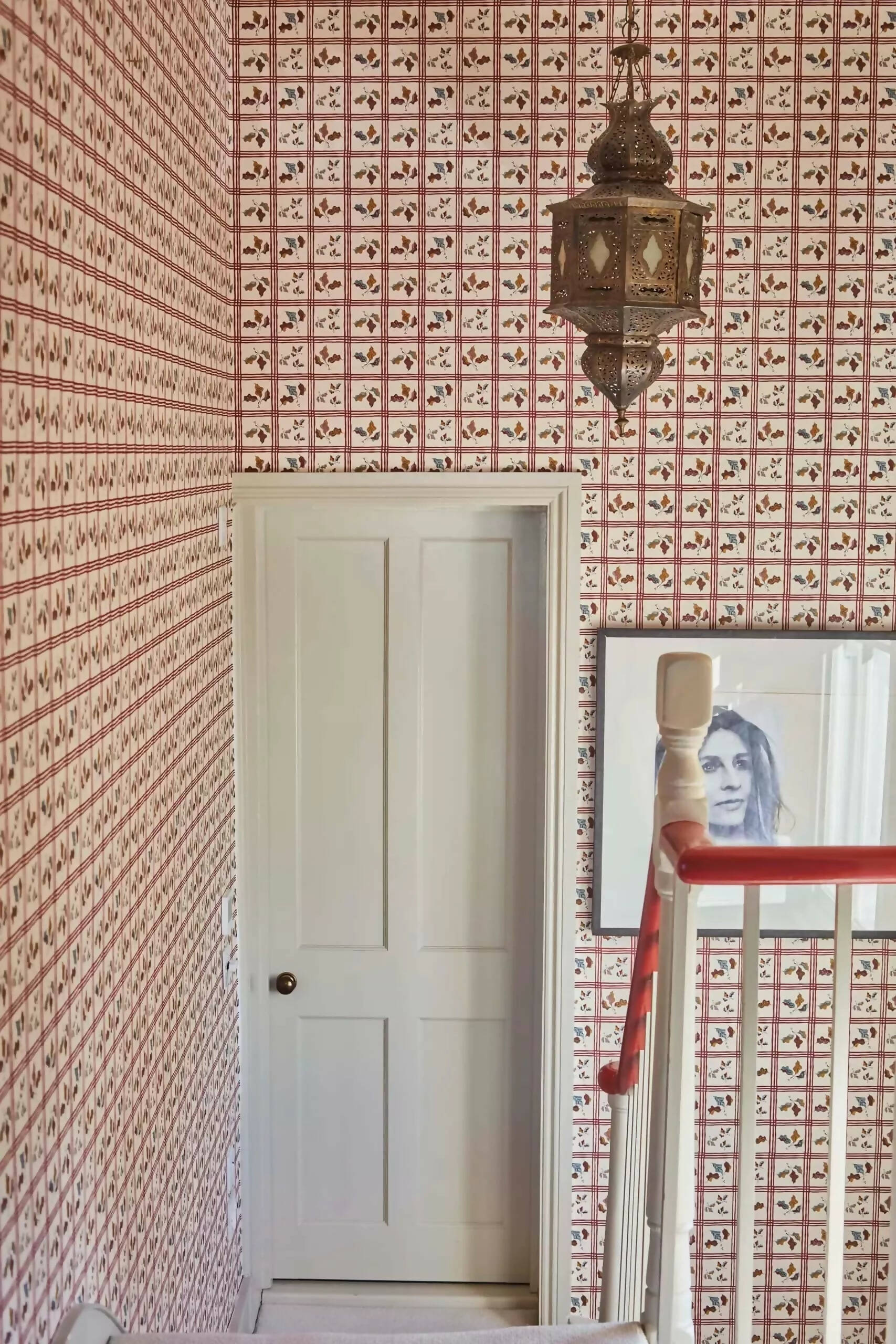 GINGHAM LEAF STRAWBERRY JAZZ WALLPAPER BY STUDIO HOLLOND