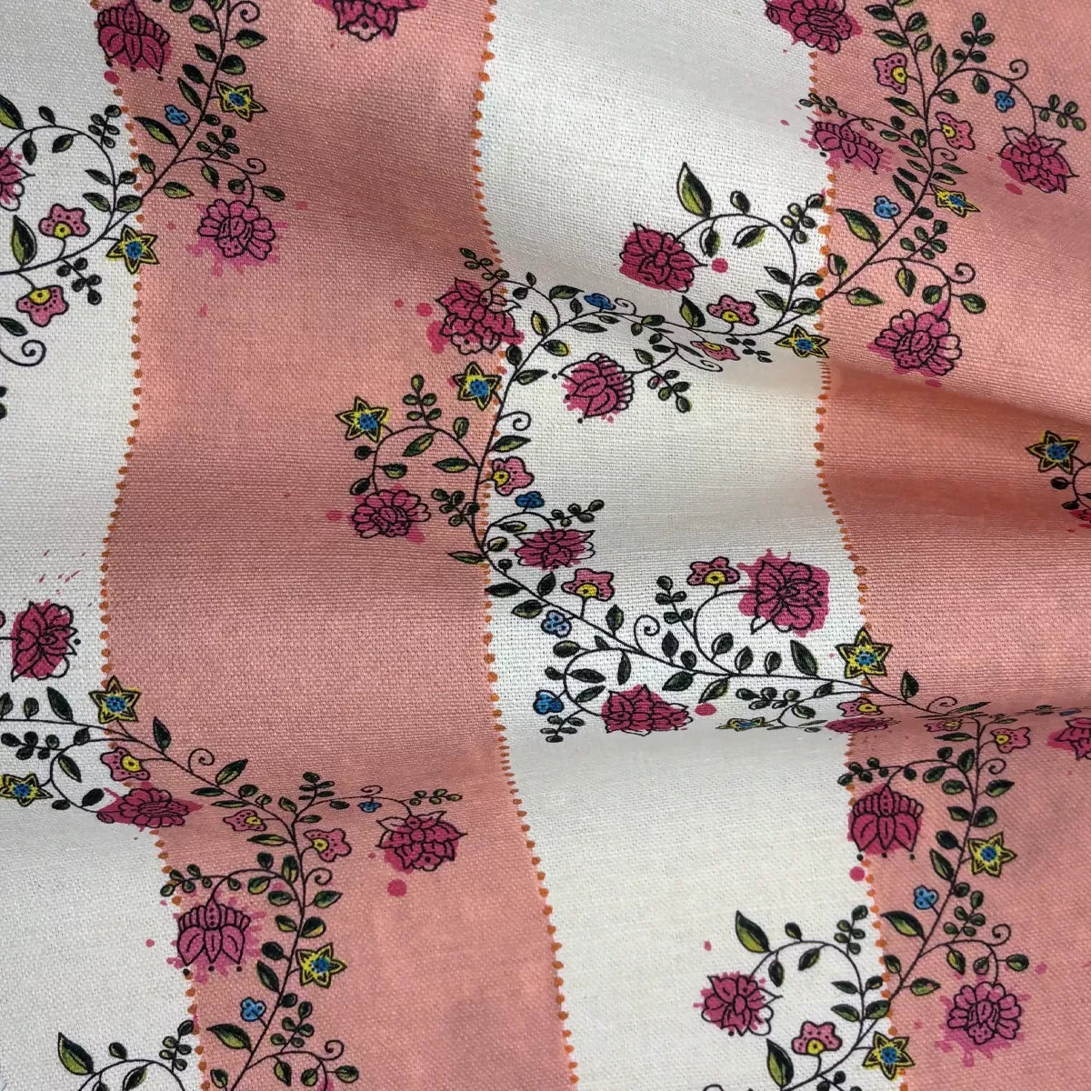 VINE DOTS IN FUCHSIA BLAZE BY FRANQUEMONT