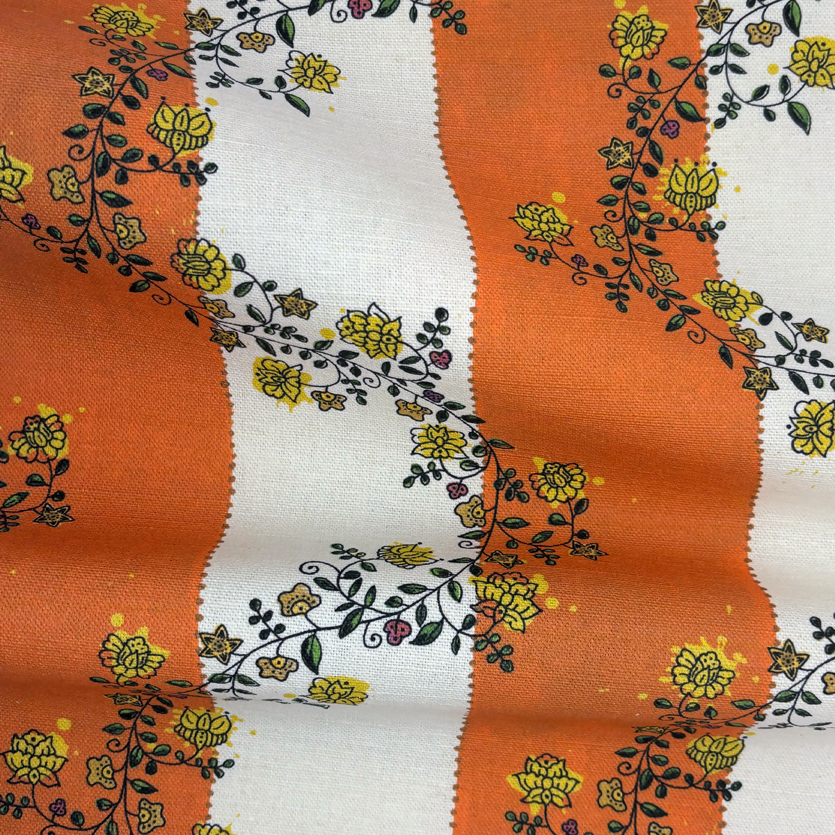 VINE DOTS IN SUNLIT AMBER BY FRANQUEMONT