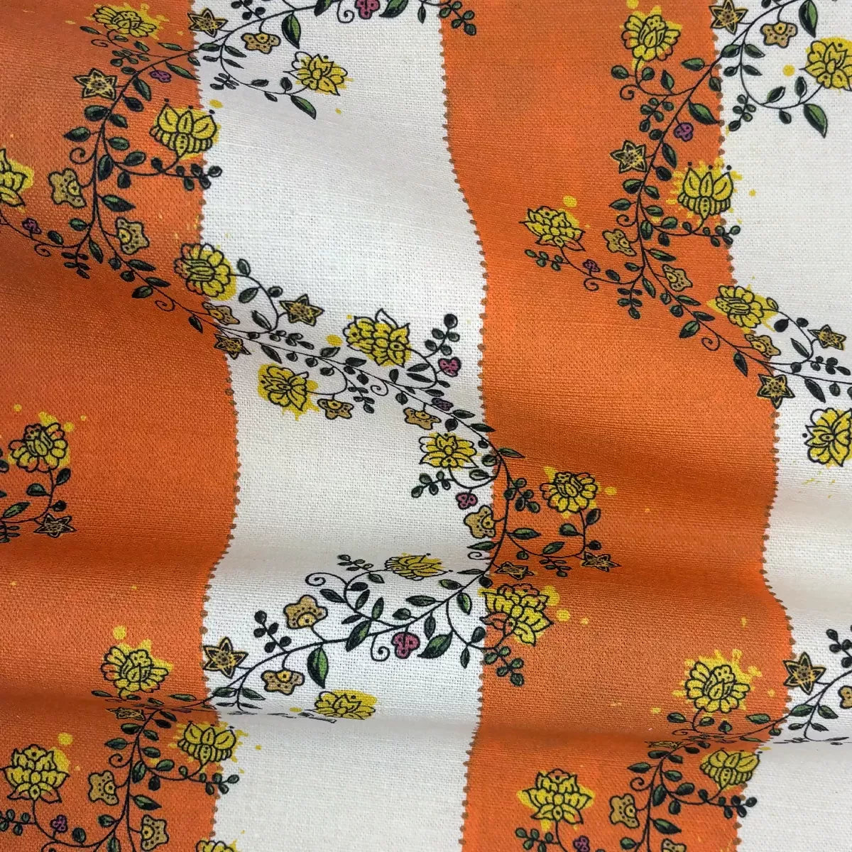 VINE DOTS IN SUNLIT AMBER BY FRANQUEMONT